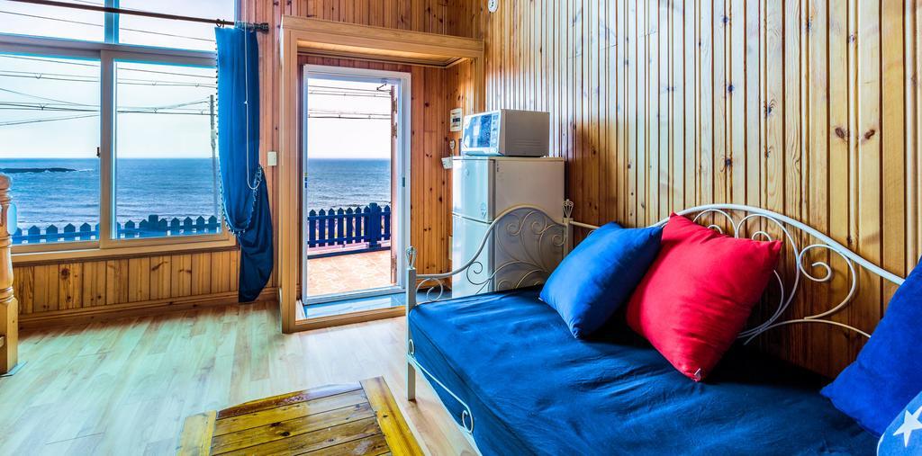 Santorini Pension Чеджудо Экстерьер фото